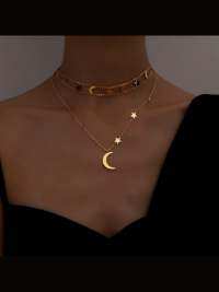 “Brillez avec l’Ensemble Collier Tour de Cou Double Couche Étoile et Lune en Titane Plaqué Or 18 Carats – Adeline : Un Bijou Incontournable de la Mode”