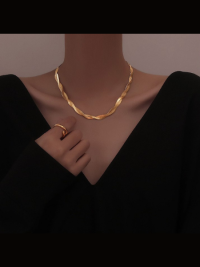 “Sublimez Votre Style avec le Collier Simple et Élégant en Acier Inoxydable 316L Plaqué Or – Claudia: Un Bijou Indispensable pour Toute Femme”