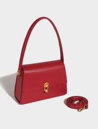 “Découvrez le Charme Vintage du Sac Bandoulière Femme Hazel en Rouge, Noir et Caramel”
