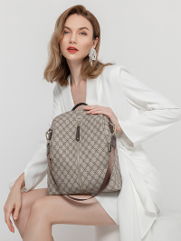 “Élégance et Raffinement: Le Sac à Dos Luxe Style avec Accents Dorés – Backpack 003”