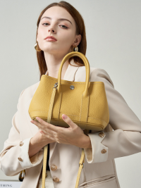 “Éclat de Style Quotidien: Découvrez le Cuir Jaune Soleil – Sam”