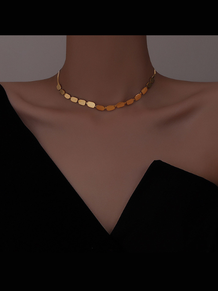 Le Collier Niki: L’Élégance Minimaliste Pour Un Été Raffiné